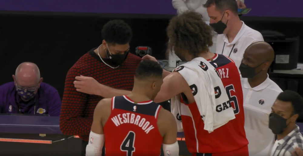 XingKong-浓眉哥爆冷击败MAD，回归赛场引爆全场！的简单介绍