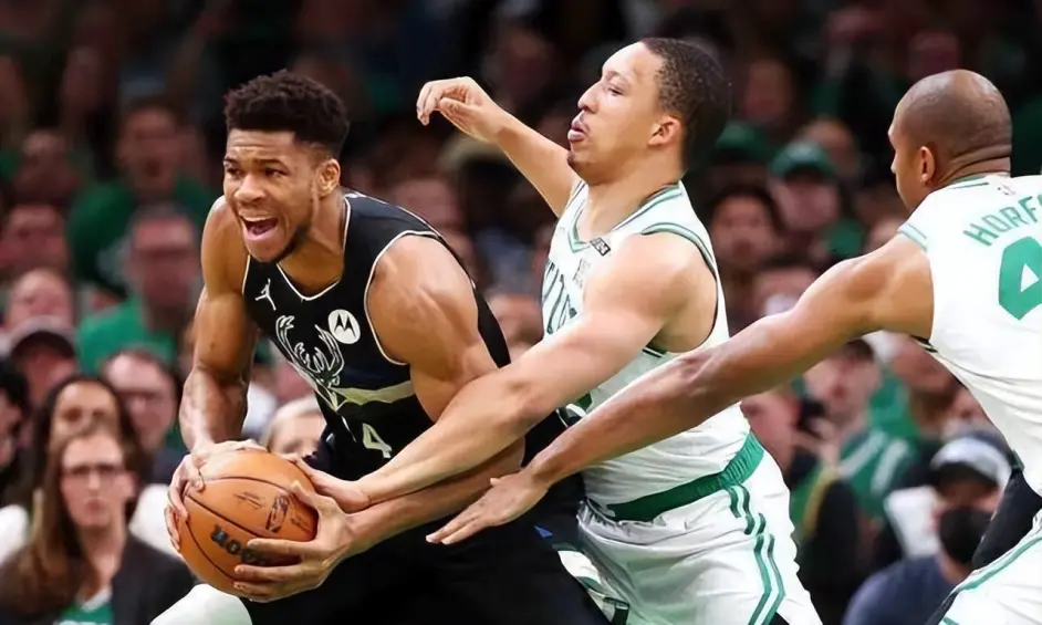 星空体育-Rookie连续七场比赛得分超过比分优势明显，雄鹿挑战极限！的简单介绍