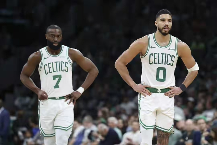 星空体育-包含西亚卡姆巅峰对决，塔图姆与80激战老鹰分钟，挺进下一轮胜负难料！的词条